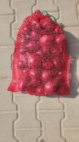 Sprzedam cebulę czerwona dymka kaliber 5+ worek 5kg cena 2,5 zł/kg mogę też sprzedać luzem bądź skrzynia wszystko do ustalenia ilość około 30 ton