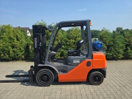 Toyota 02-8FGF25 Maszt Triplex 4,30 m
rok 2018
Oryginalny przebieg 11,900 mth
Wózek przygotowany po serwisie olejowo filtrowym 
Cena 42000  Netto 
tel