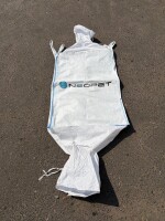 Sprzedam duże Ilości big bagów po jednokrotnym użyciu , bardzo czystych Wymiar 96x96x145cm 
1000kg ładowności 
Lej górny oraz dolny 
Cena 9 zł / sztuk
