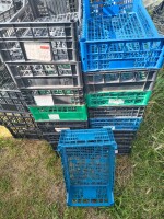 Sprzedam skrzynki plastikowe 30cmx50cm w bardzo dobrym stanie. Obecnie dostępne jest około 700sztuk. Cena 1zł-1sztuka. Posiadam duży wybór skrzynek pl