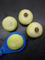 Witam posiadamy na sprzedaż cebulę ręcznie obraną nie fazerowana duży kaliber cebula pochodzi z mojego gospodarstwa nie import zapraszam do obejrzenia