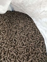 Nawiążę współpracę ze sprzedawcami hurtowymi peletu z łuski słonecznika ,dostawa i cena według umowy stałe dostawy regularne przez cały sezon grzewczy