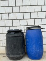 Sprzedam beczki plastikowe 160 l. Niebieska - 40 zł, czarna 30 zł.