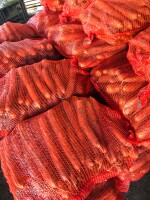 Sprzedam marchew na brudno pakowana worek 10 kg  Kaliber 2,5-5 lub 3+
Ilości paletowe/całopojazdowe 
Możliwości dostawy cały kraj