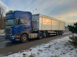 Witam kupię ziemniaki jadalne odmiana Coulomba kal 40/100 około 40 ton kopane prosto z pola na wywrotkę odbiór osobisty gotówka na wadze Zapraszam