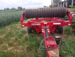 Sprzedam wały posiewne 4.5m bardzo mało używane.Zrobiły 20 ha, średnica pierścieni 500mm