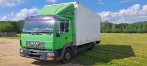 Sprzedam samochód MAN LE 12 220 sprawny bezwypadkowy opony 70 procent bieżnika opon masa całkowita 11990 kg. ładowność 6000 kg.